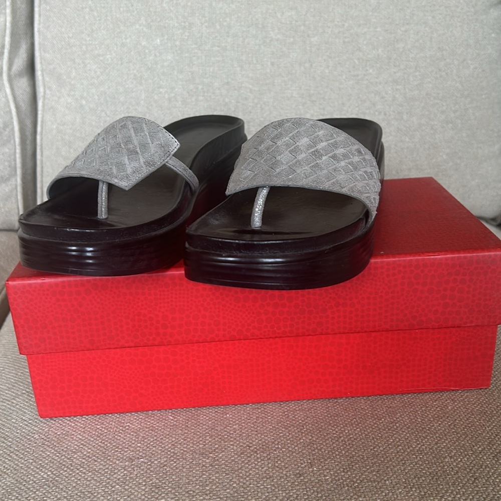 Donald Pliner Fifi sandals, size 8
